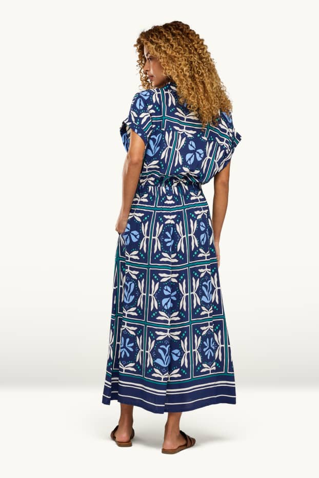 Dona - Vestit camiser de viscosa - amb motiu - blau fosc