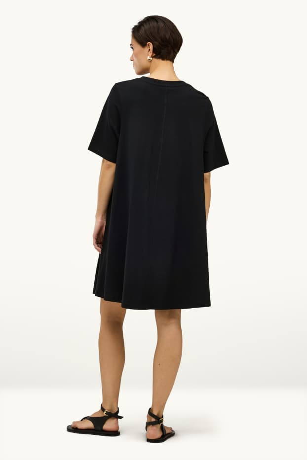 Femei - Rochie-tricou - negru