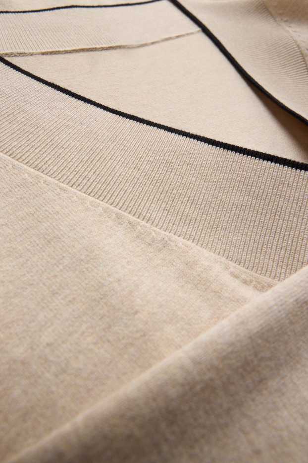 Women - V-neck jumper - beige