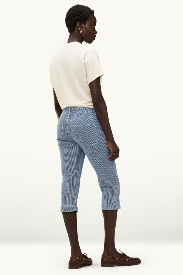 Femmes - Jean capri - mid waist - slim fit - à rayures - bleu / blanc
