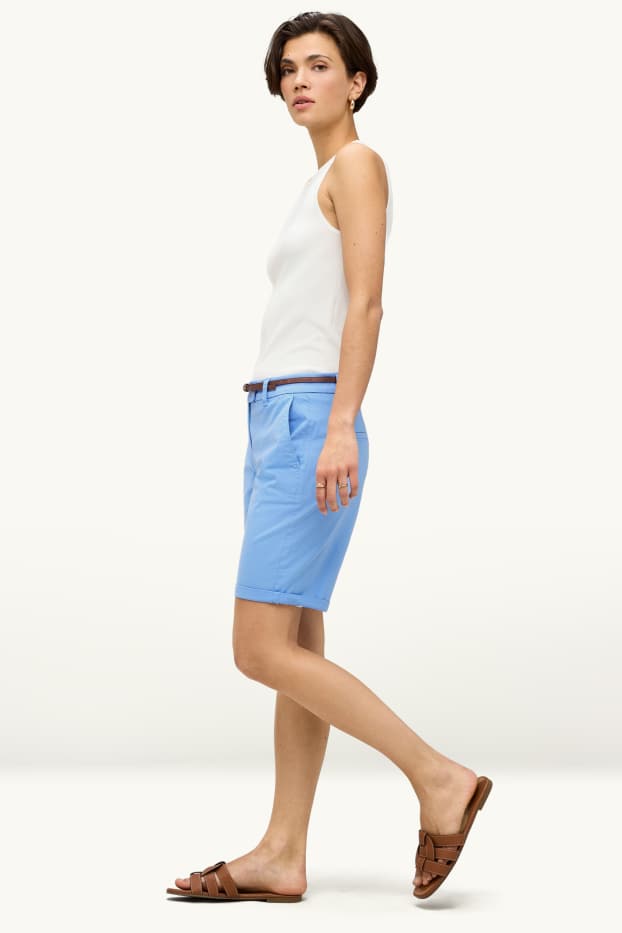 Dames - Bemuda met riem - mid waist - lichtblauw