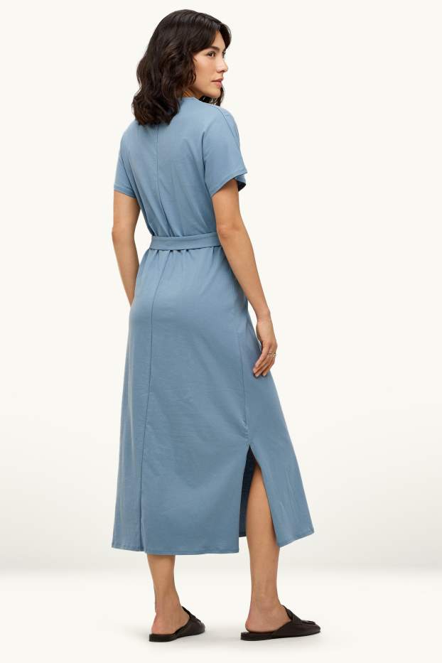Dames - Fit & flare-jurk met V-hals en ceintuur - lichtblauw
