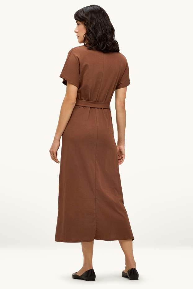 Dames - Fit & flare-jurk met V-hals en ceintuur - bruin