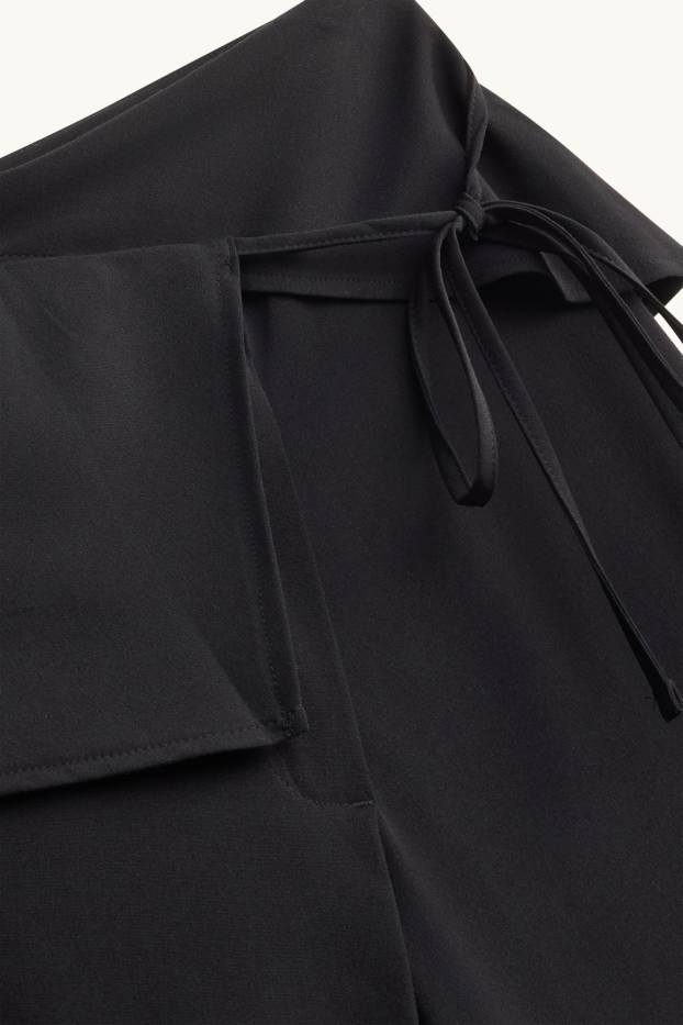 Damen - Stoffhose - Low Waist - Relaxed Fit - schwarz