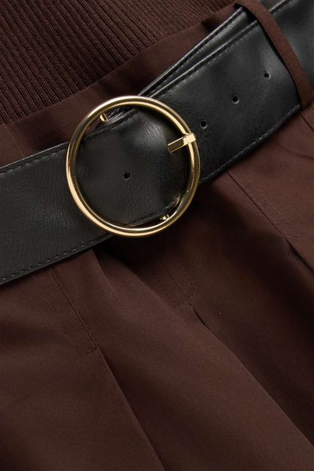 Damen - Fit & Flare Kleid mit Gürtel und V-Ausschnitt - dunkelbraun