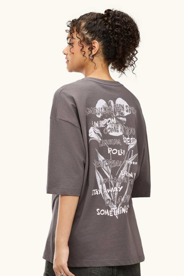 Dames - T-shirt - oversized - Nirvana - bruin