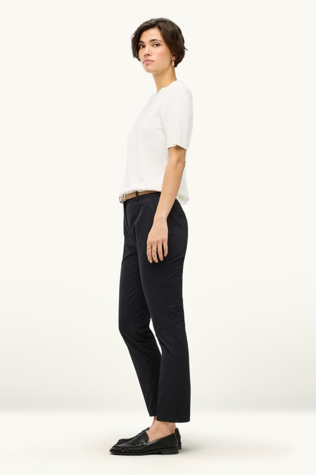Damen - Stoffhose mit Gürtel - Mid Waist - Tapered Fit - schwarz