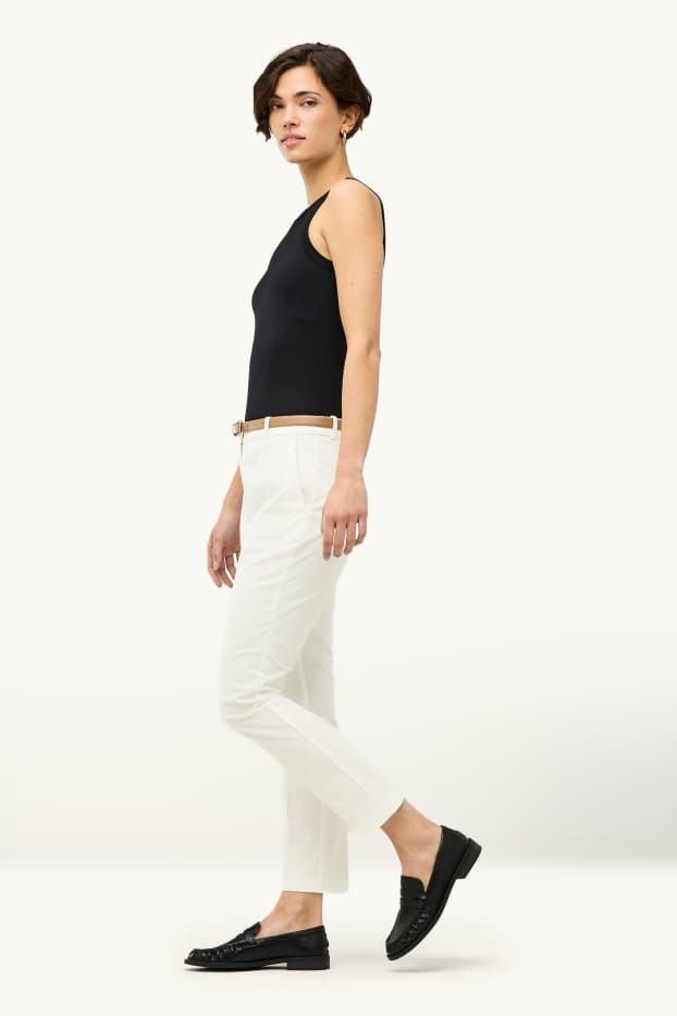 Damen - Stoffhose mit Gürtel - Mid Waist - Tapered Fit - weiß