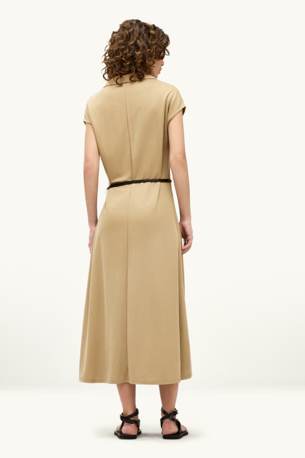 Donna - Vestito fit & flare con cintura e scollo a V - marrone chiaro