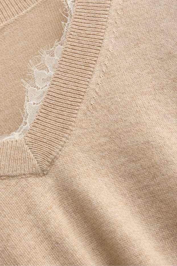 Femmes - Pull avec encolure en V - beige