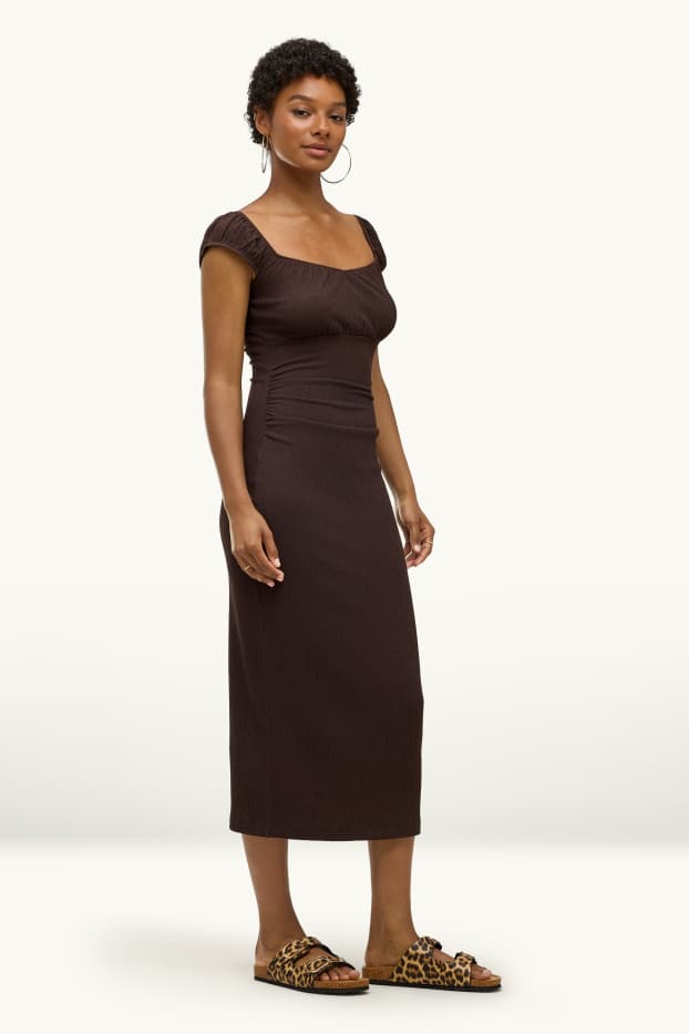 Femmes - Robe fendue - marron