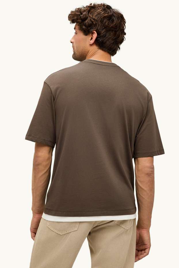 Hommes - T-shirt - regular fit - look 2-en-1 - marron foncé