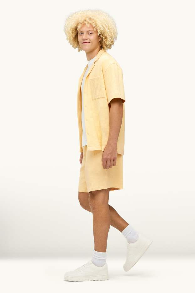 Hommes - Short en molleton - texturé - jaune clair