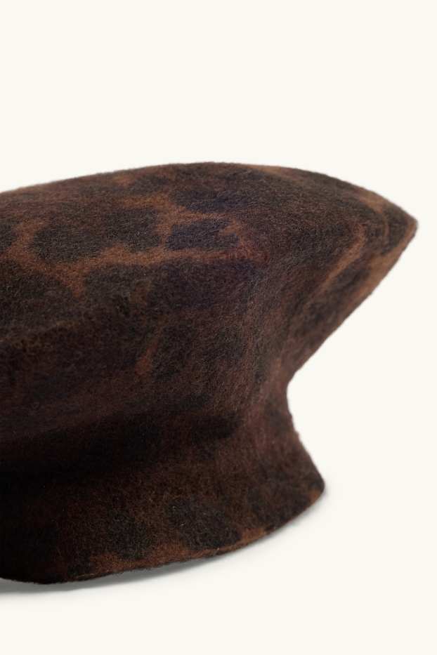 Femmes - Béret basque en laine - imprimé léopard - marron foncé