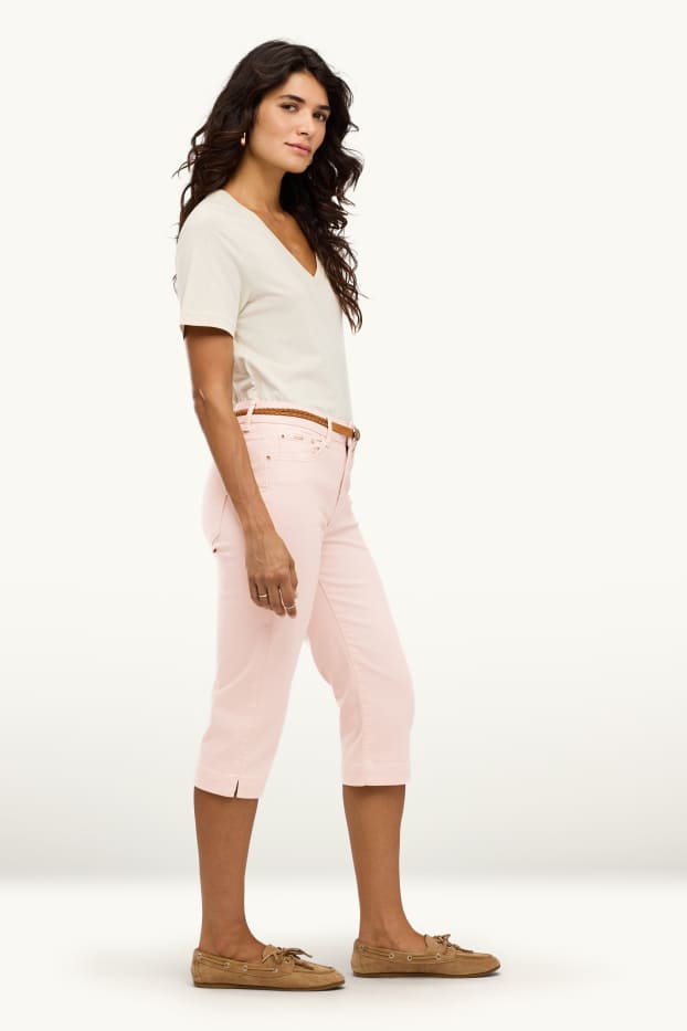 Femei - Capri jeans cu curea - talie medie - roz pal