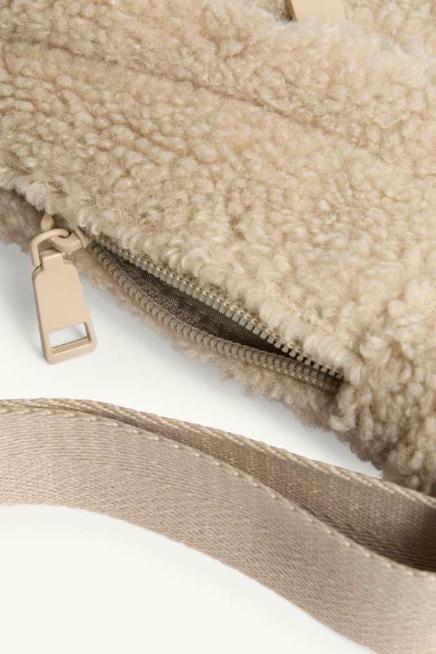 Femmes - Sac à bandoulière en peluche - beige