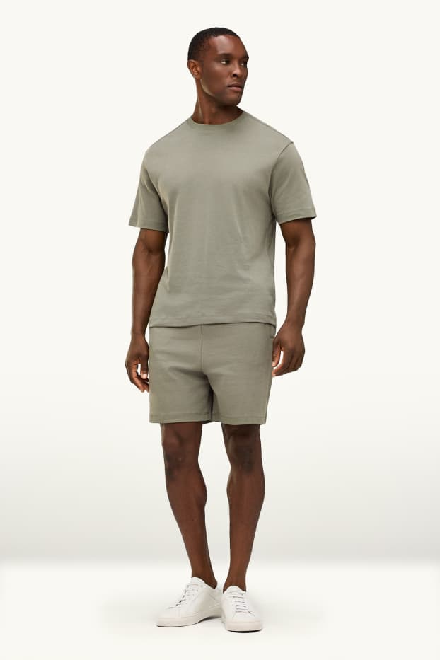 Bărbați - Pantaloni scurți de trening - verde deschis