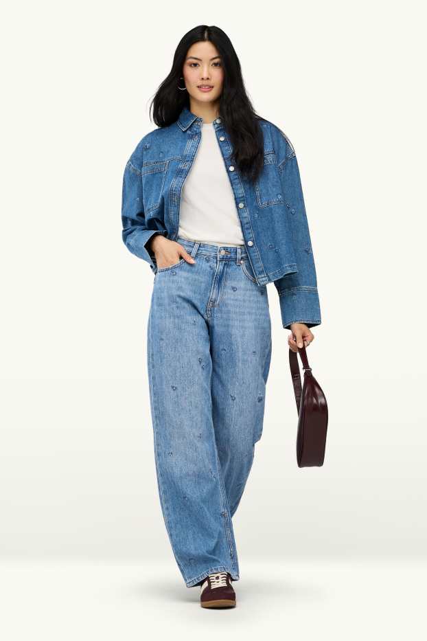 Women - Baggy jeans - mid-rise waist - floral - blue denim