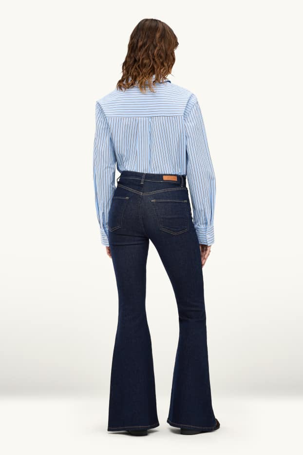 Femei - Flared jeans - talie medie - denim-albastru închis