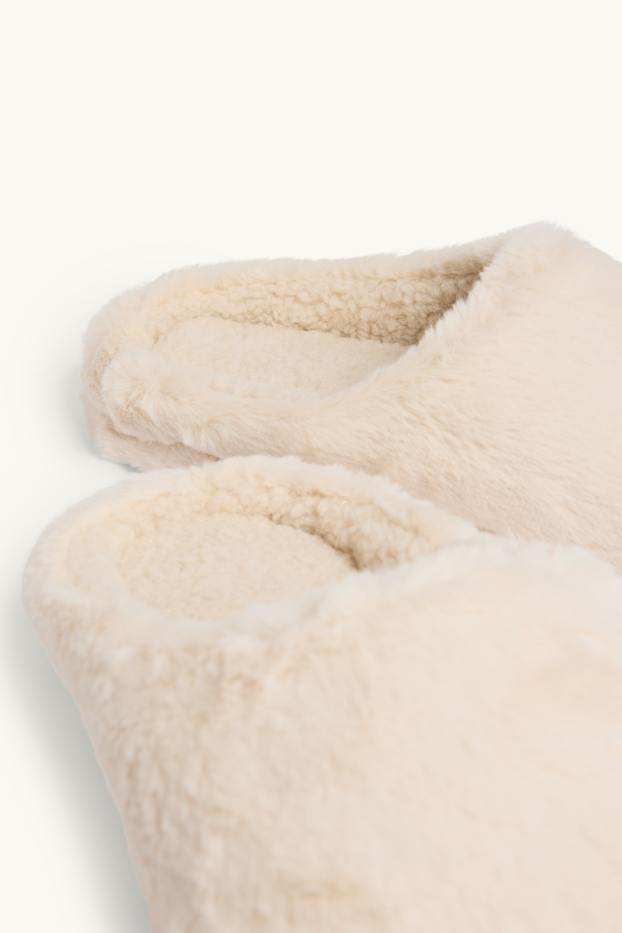 Femmes - Chaussons en imitation fourrure - blanc crème