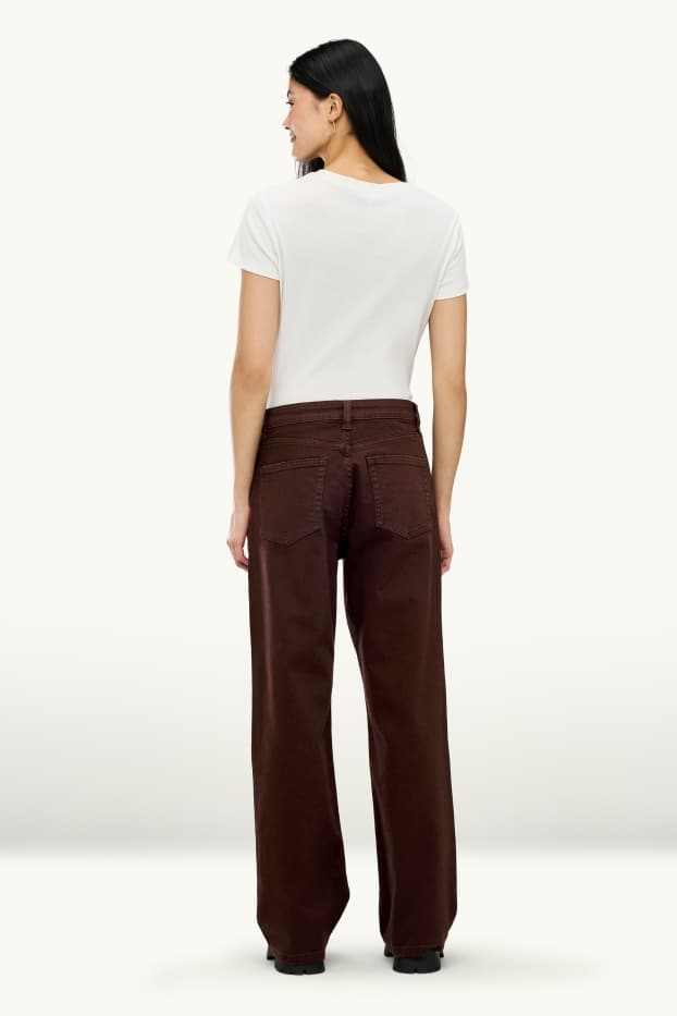 Femei - Baggy jeans - talie medie - maro închis