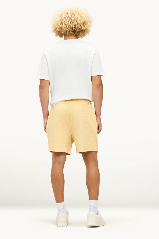 Herren - Sweatshorts - strukturiert - hellgelb