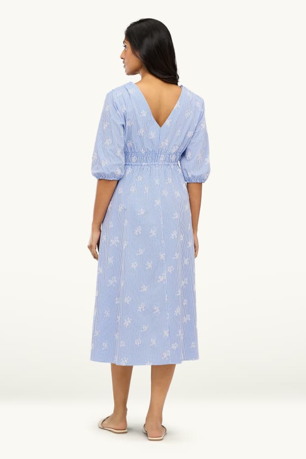 Damen - Empirekleid mit V-Ausschnitt - bestickt - gestreift - blau / weiß