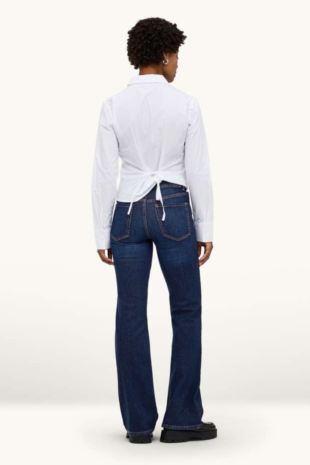 Femei - Flared jeans - talie medie - denim-albastru închis
