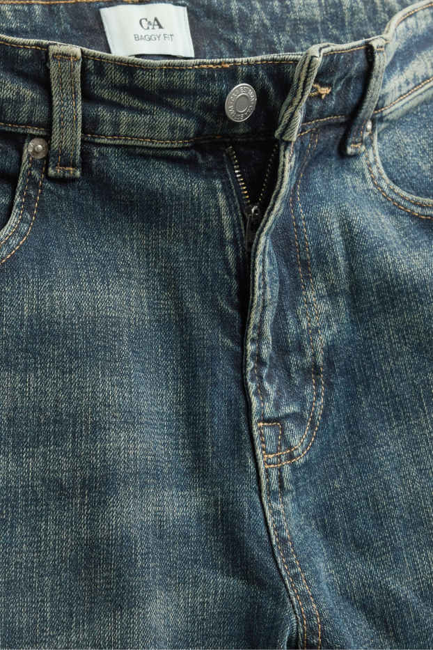 Women - Baggy jeans - mid-rise waist - floral - blue denim