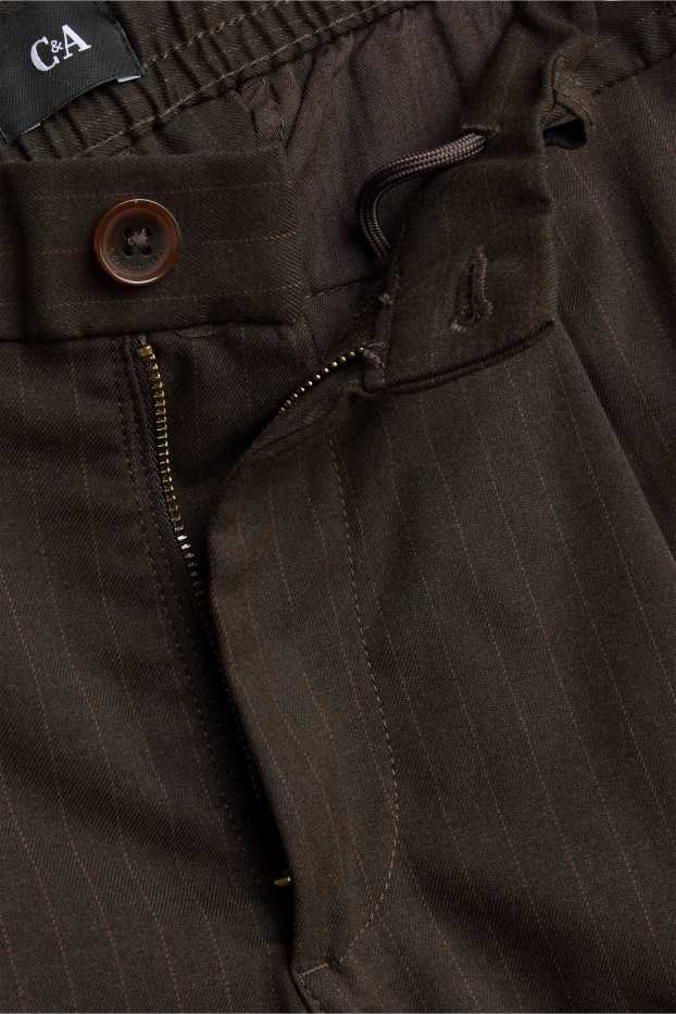 Pánské - Kalhoty chino - tapered fit - s úzkými proužky - tmavohnědá