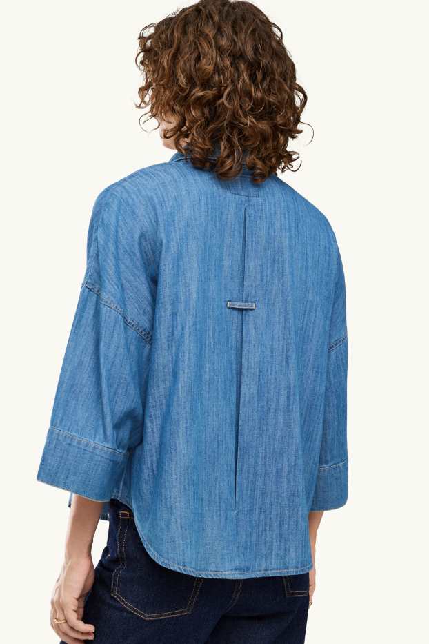 Femei - Bluză din denim cu decolteu în V - denim-albastru