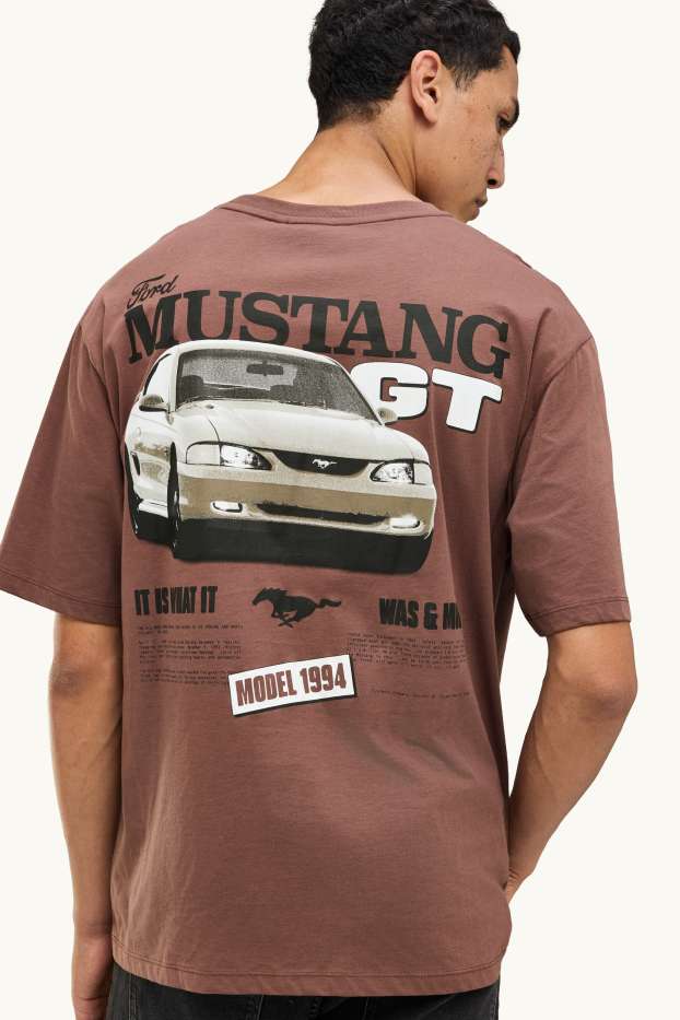 Mężczyźni - T-shirt - oversize - Ford Mustang - brązowy