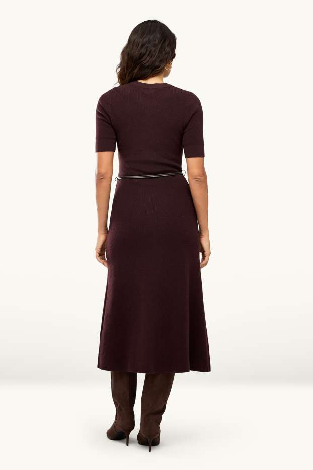 Femmes - Robe de maille avec ceinture - straight fit - marron foncé