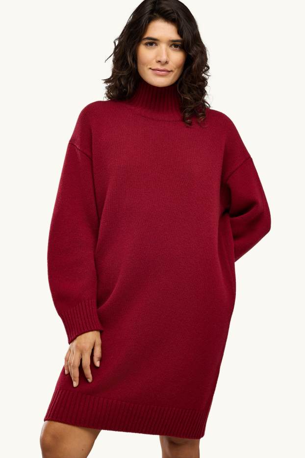 Women - Woollen knitted dress - bordeaux