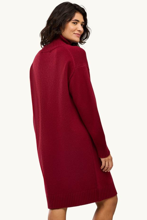 Women - Woollen knitted dress - bordeaux