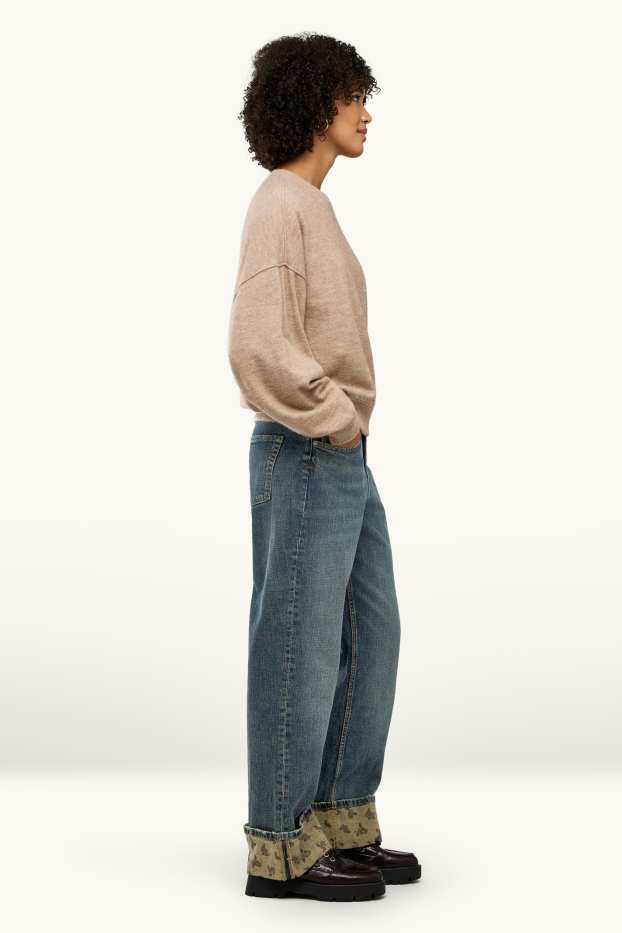 Women - Baggy jeans - mid-rise waist - floral - blue denim