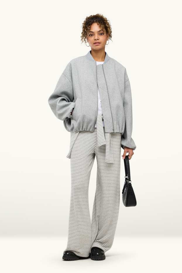 Dona - Pantalons de xandall - de ratlles - blanc/gris