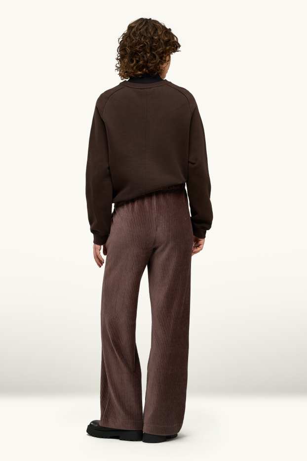 Femei - Pantaloni din catifea reiată - talie înaltă - wide leg - maro