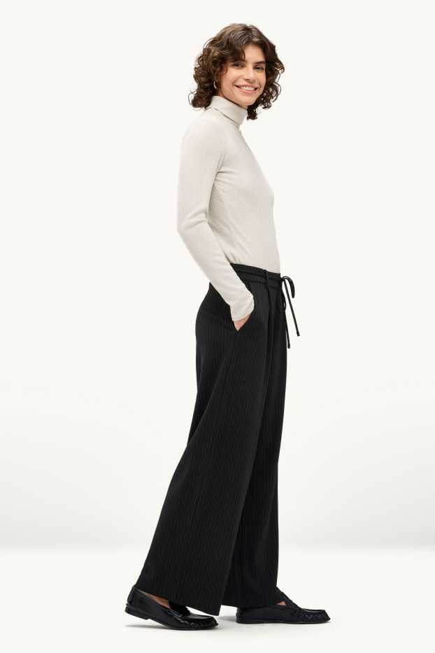 Dames - Kortere pantalon - high waist - wide leg - krijtstrepen - zwart