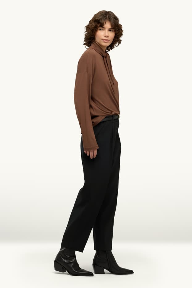 Damen - Stoffhose mit Gürtel - High Waist - Tapered Fit - schwarz