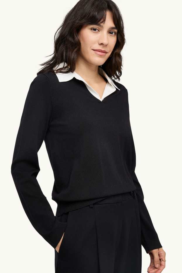 Femmes - Pull à encolure en V - look 2-en-1 - noir / blanc