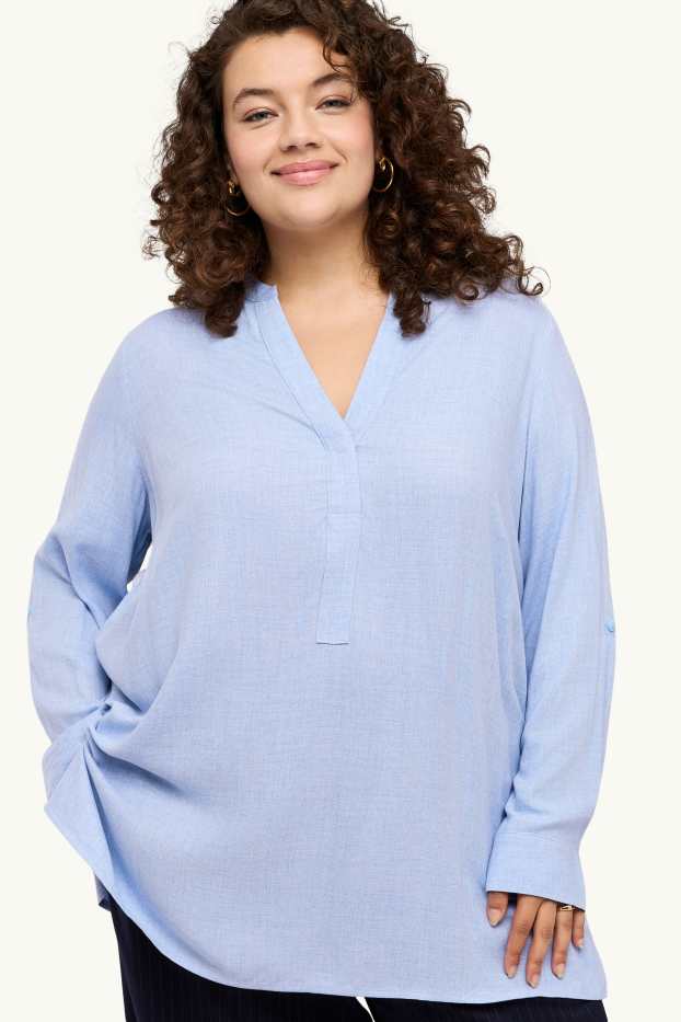 Dona - Brusa amb el coll en punta - blau clar