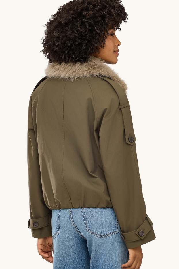 Damen - Crop Trenchcoat mit Kunstfellbesatz - wasserabweisend - khaki