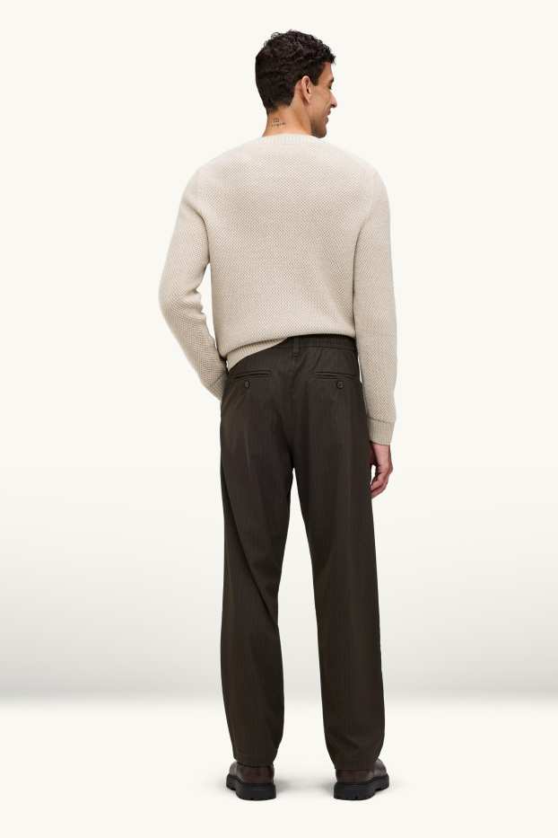 Hommes - Chino - tapered fit - fines rayures - marron foncé