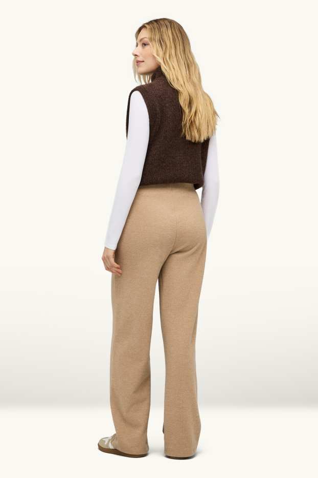 Femei - Pantaloni de trening din tricot - reiați - bej melanj