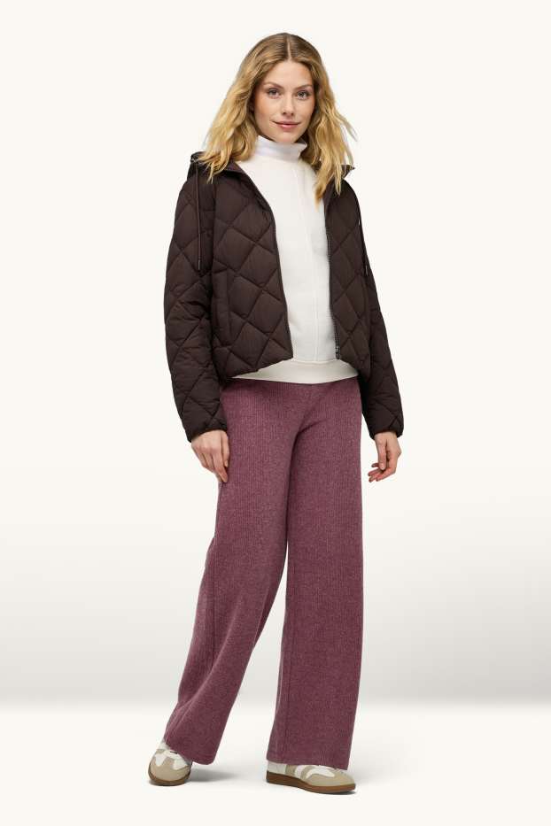 Femei - Pantaloni de trening din tricot - reiați - liliac
