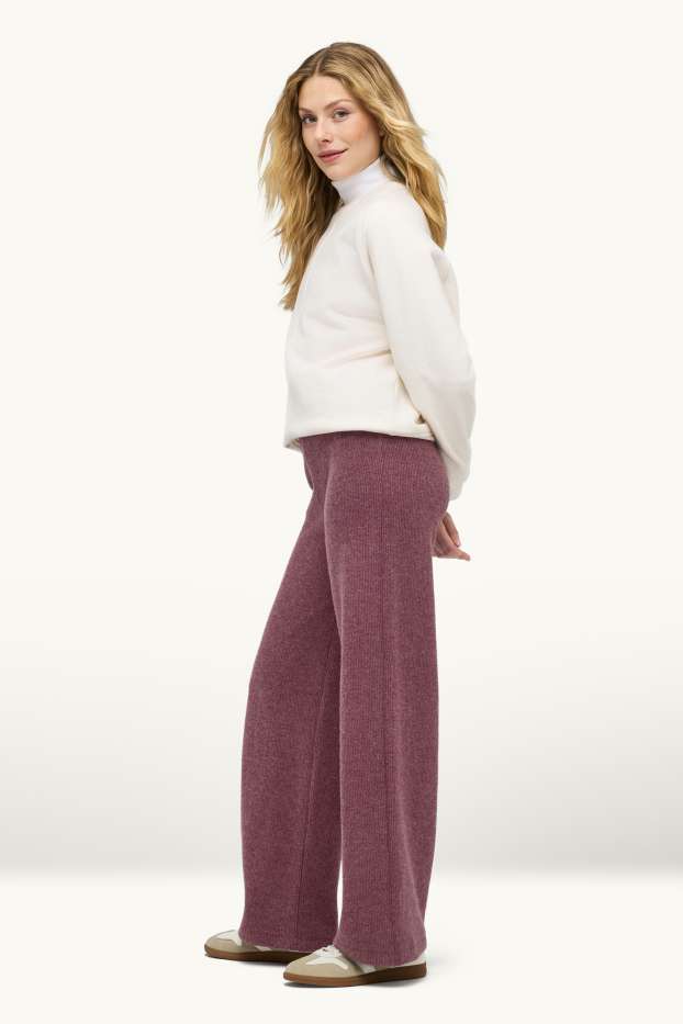 Femei - Pantaloni de trening din tricot - reiați - liliac