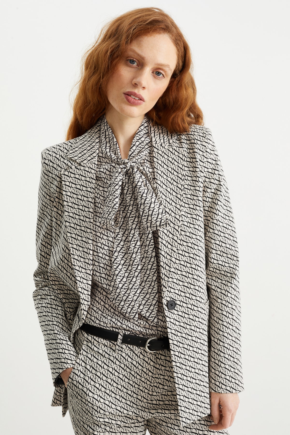 Blazers blancs dans plusieurs couleurs et tailles E Shop C A