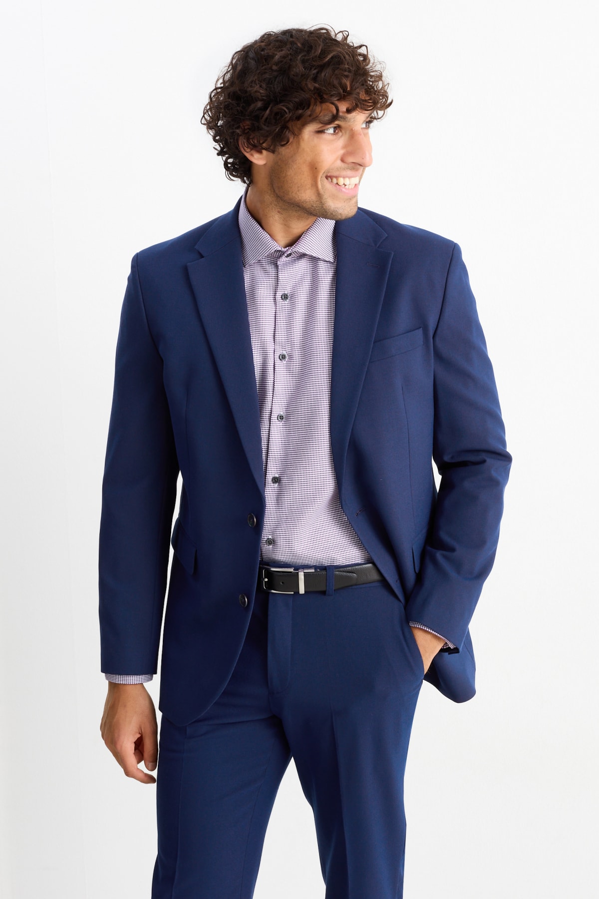 Trajes en varios colores y disenos C A online
