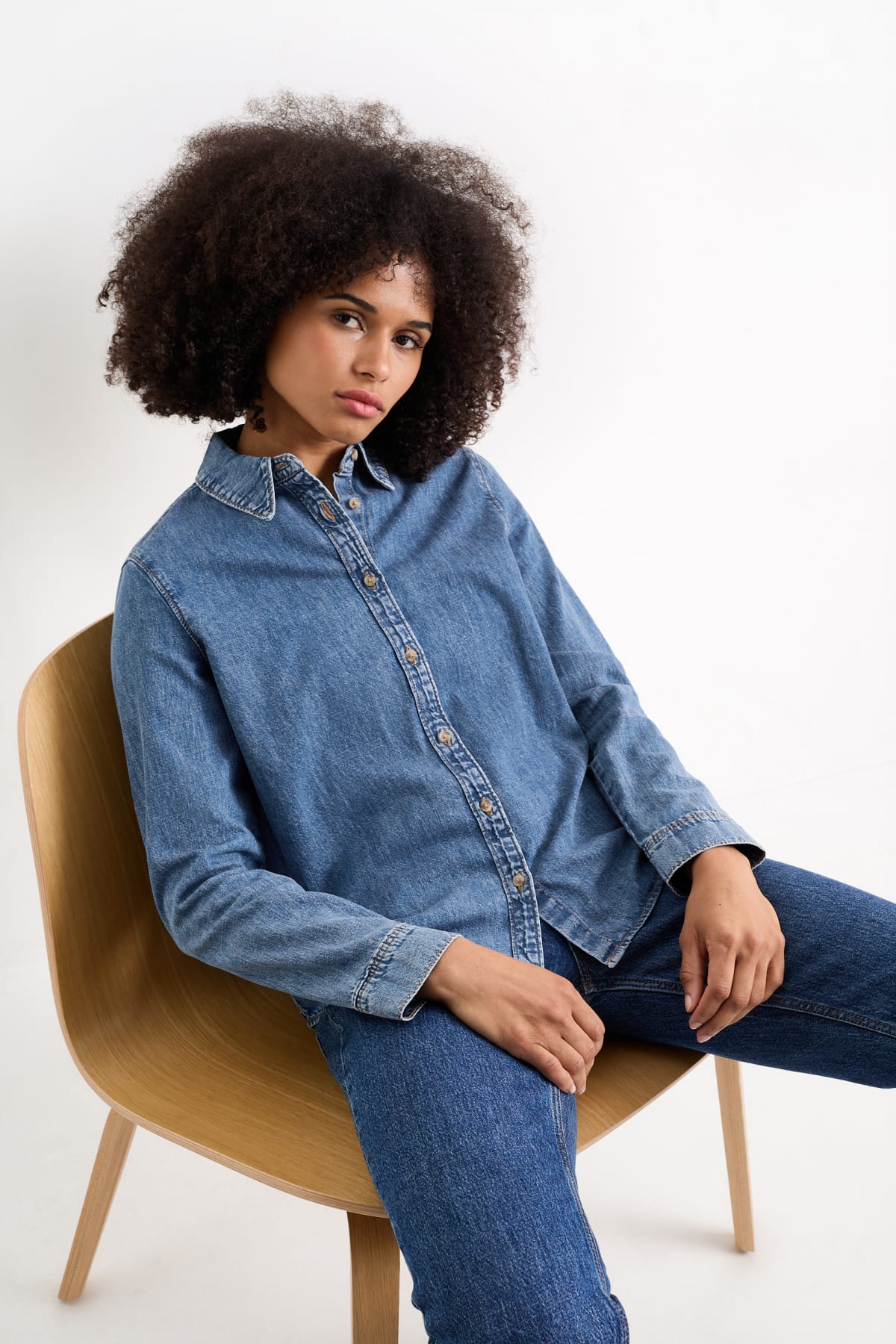 Camisas denim en varios colores y disenos C A tienda online